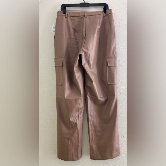 018 New Halogen® Wide Leg Faux Leather Cargo Pants
Size M - Picture 5 of 12